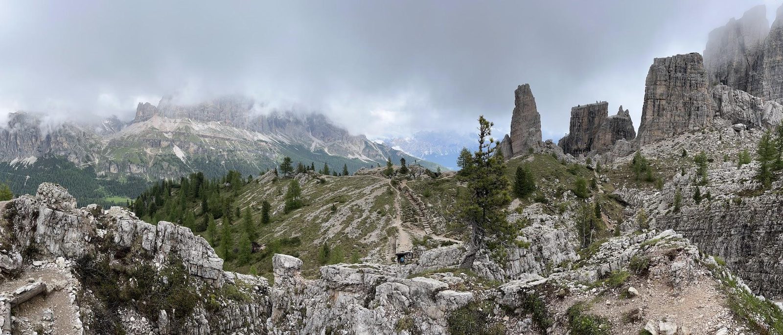 Panorama sur les tours rocheuses des Cinque Torri