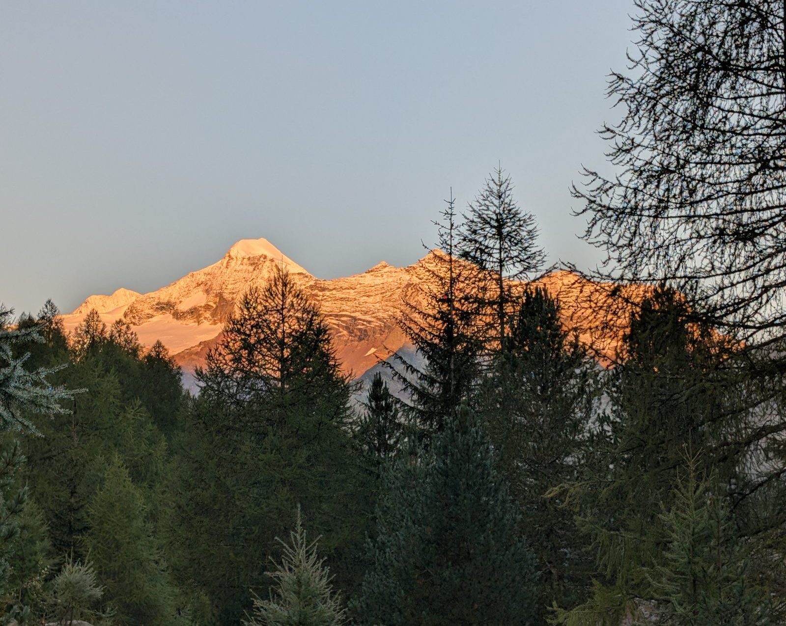 Lever de soleil à la montagne